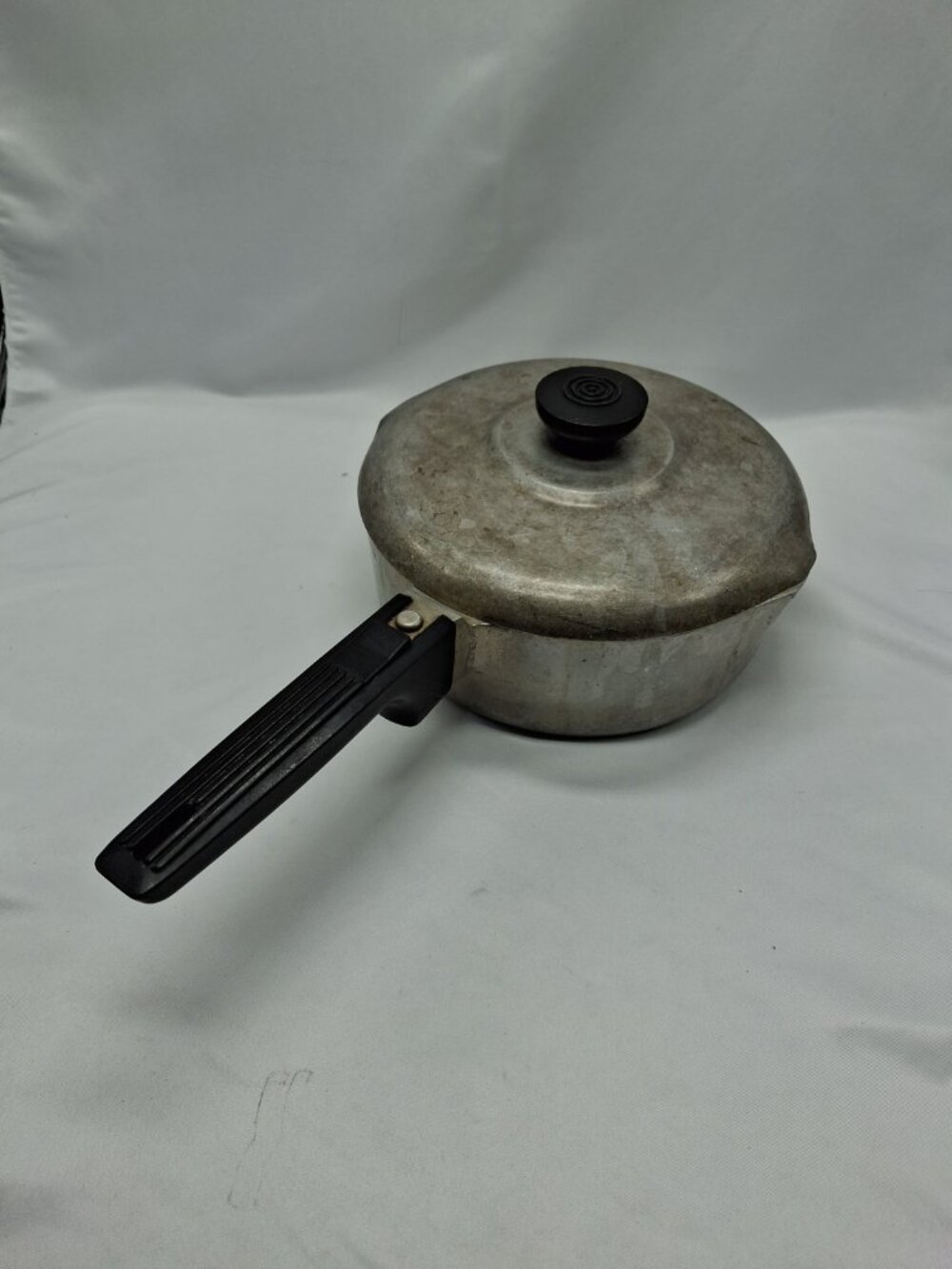 MAGNALITE GHC 2 1/2 Qt Double Spout Sauce Pan Pot with Lid Vintage